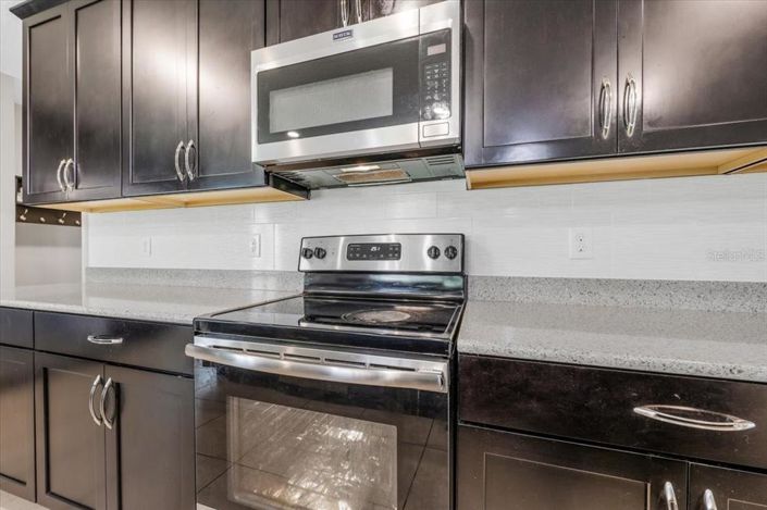 Image No.25-6 Bed Property for sale