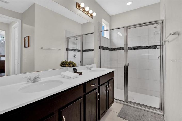 Image No.26-4 Bed Property for sale