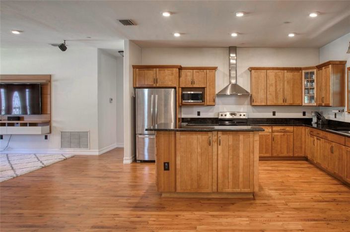 Image No.20-3 Bed Property for sale