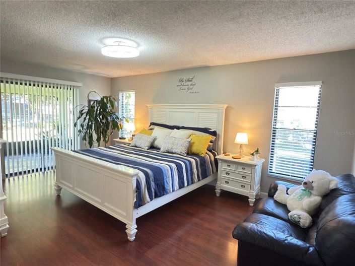 Image No.24-4 Bed Property for sale