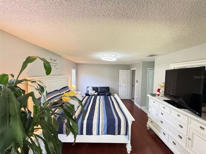 Image No.25-4 Bed Property for sale