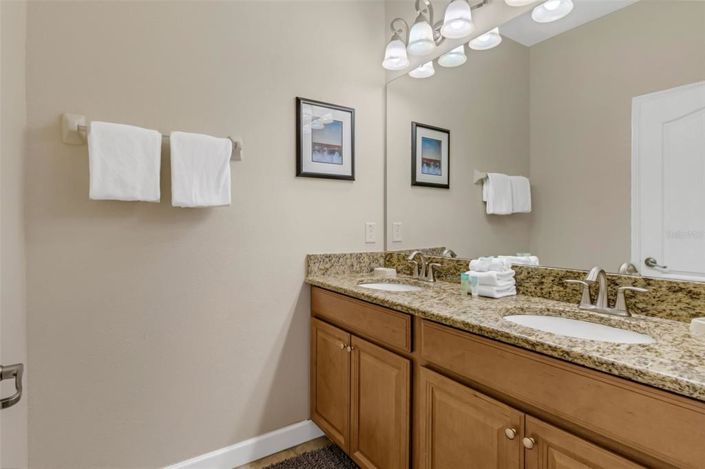 Image No.16-5 Bed Townhouse for sale