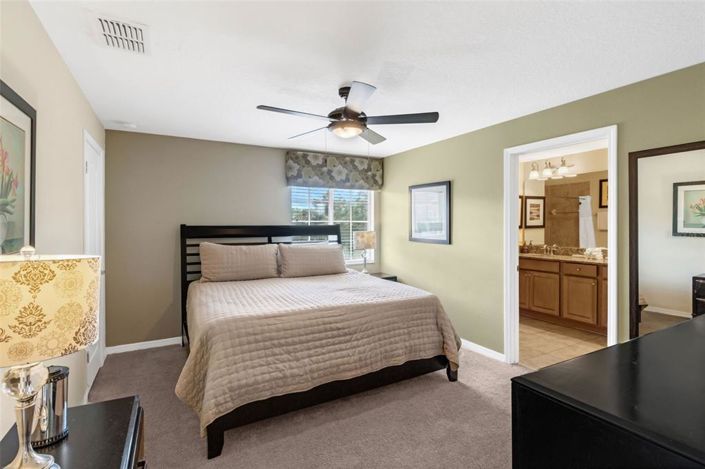 Image No.17-5 Bed Townhouse for sale