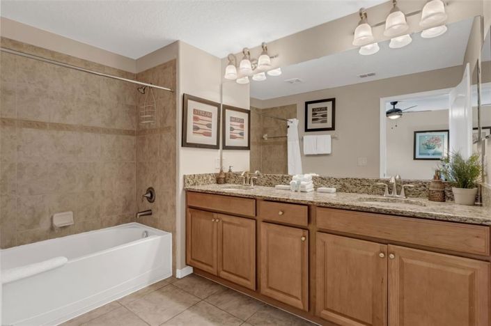 Image No.19-5 Bed Townhouse for sale