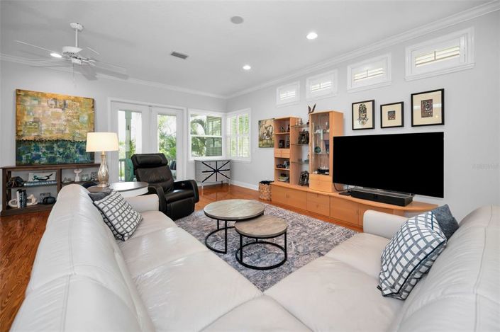 Image No.24-2 Bed Property for sale