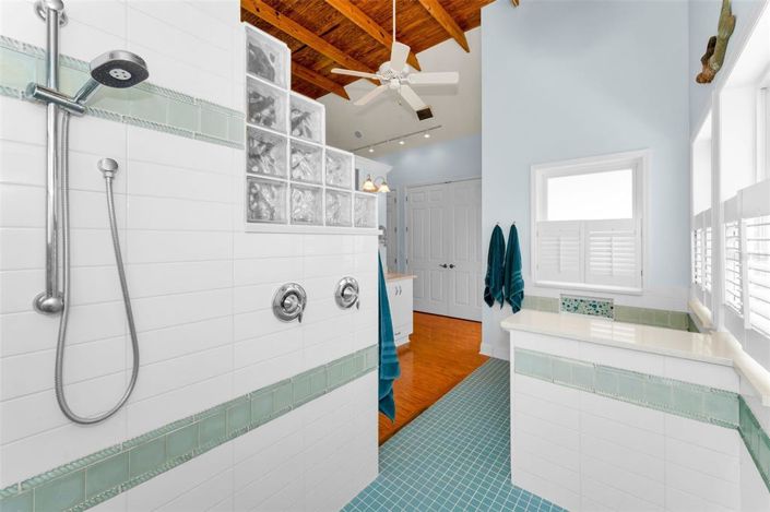 Image No.50-2 Bed Property for sale