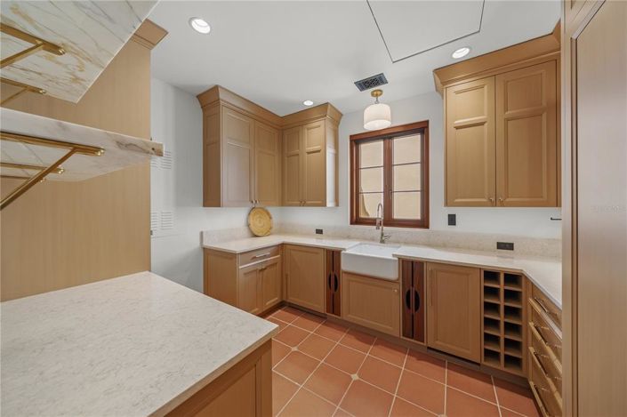 Image No.13-5 Bed Property for sale