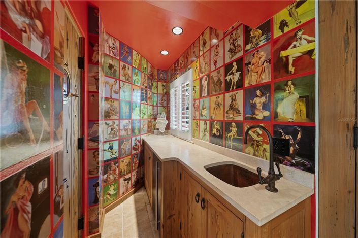 Image No.19-5 Bed Property for sale