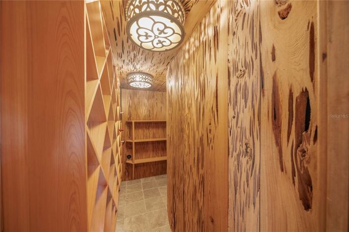 Image No.20-5 Bed Property for sale