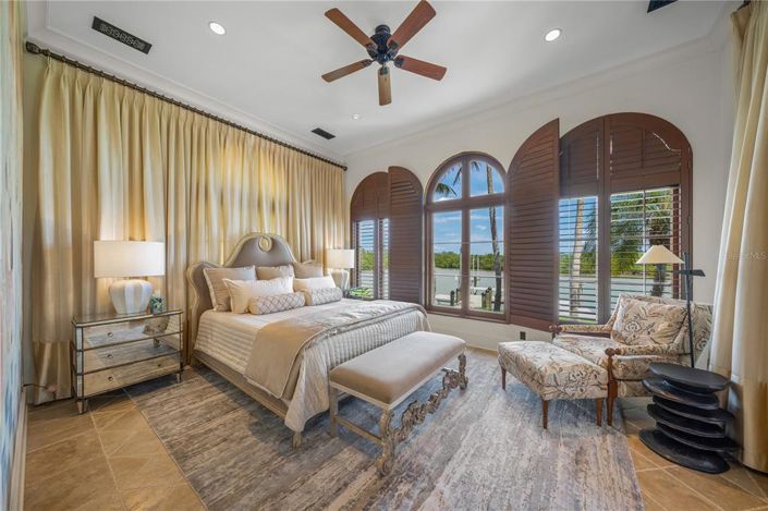 Image No.24-5 Bed Property for sale