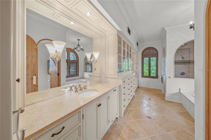 Image No.28-5 Bed Property for sale