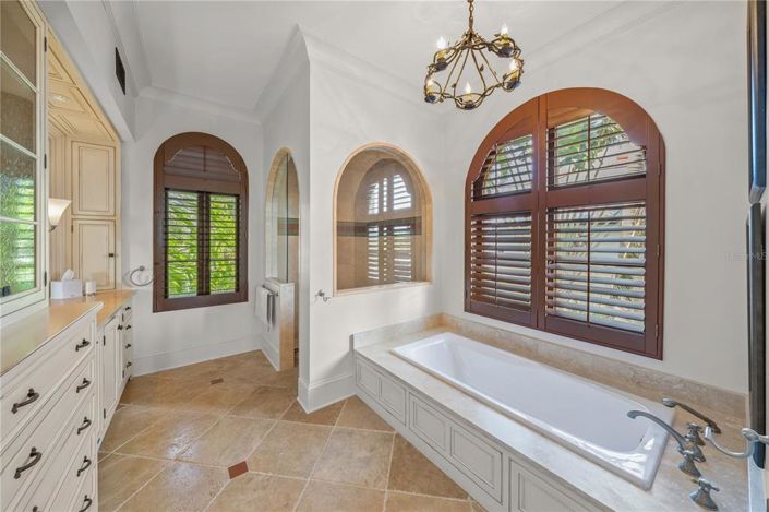 Image No.29-5 Bed Property for sale