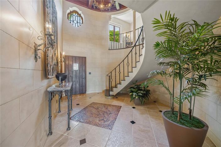 Image No.33-5 Bed Property for sale