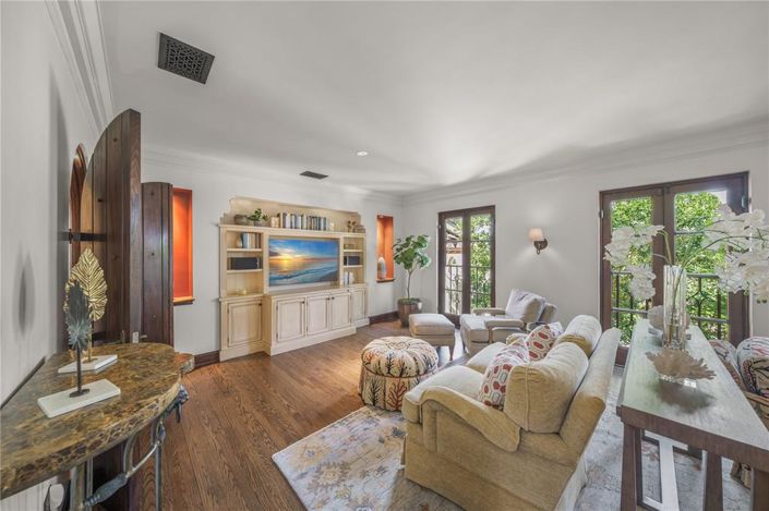 Image No.38-5 Bed Property for sale