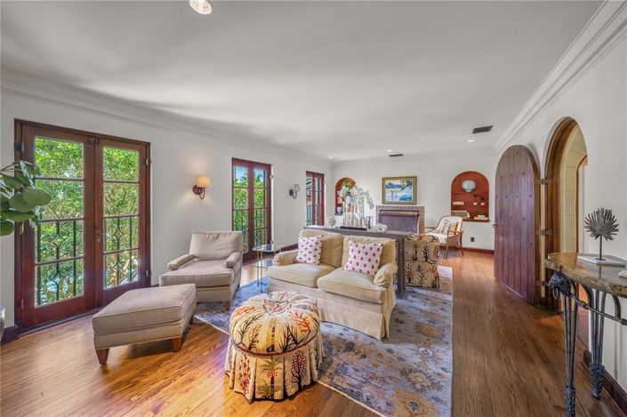 Image No.39-5 Bed Property for sale