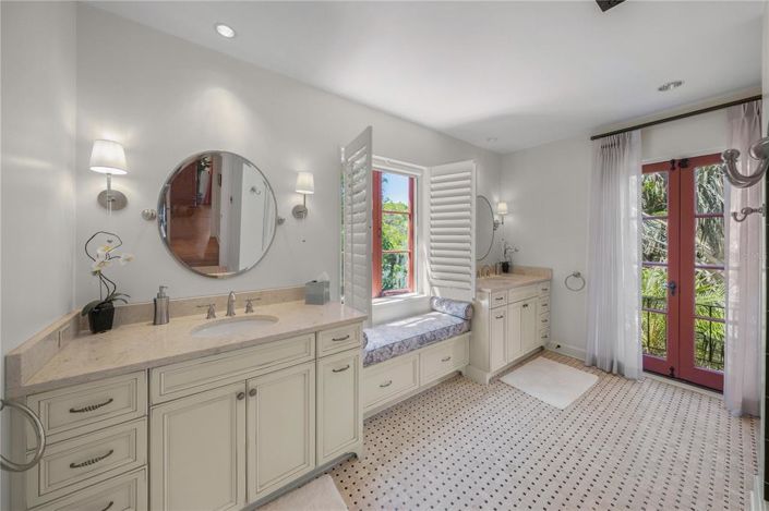 Image No.41-5 Bed Property for sale