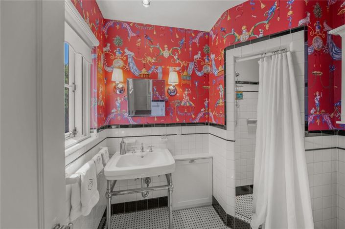 Image No.45-5 Bed Property for sale