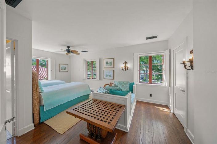 Image No.47-5 Bed Property for sale