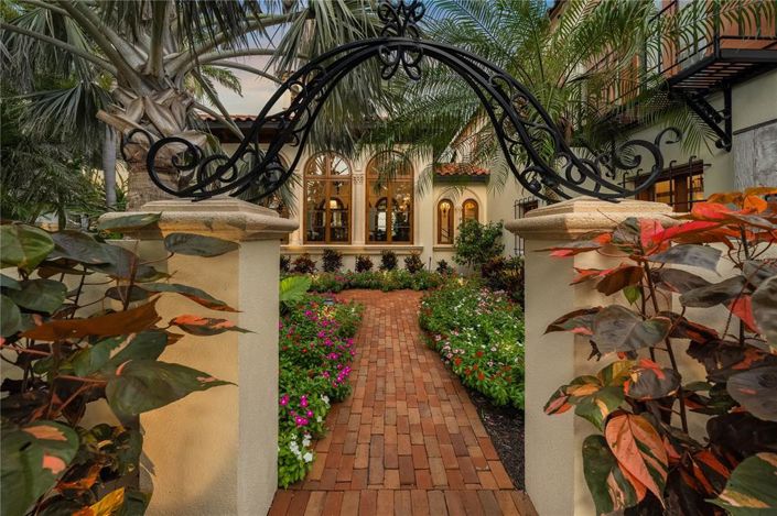 Image No.49-5 Bed Property for sale