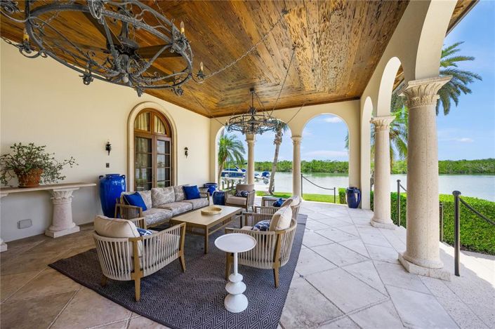 Image No.52-5 Bed Property for sale