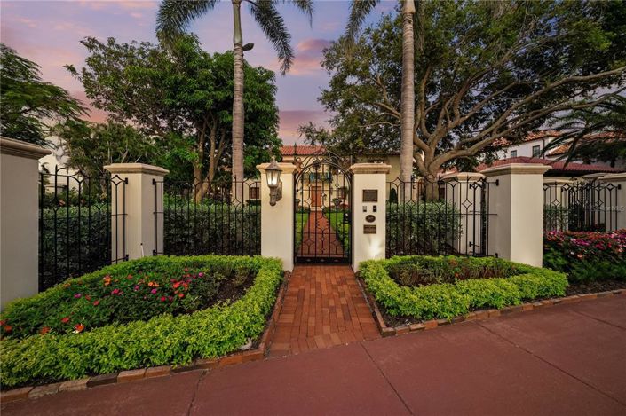 Image No.60-5 Bed Property for sale