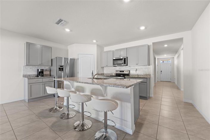 Image No.4-4 Bed Property for sale