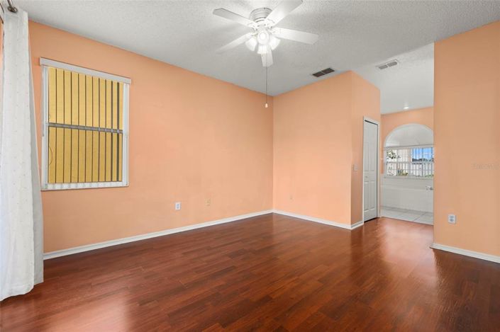 Image No.10-3 Bed Property for sale