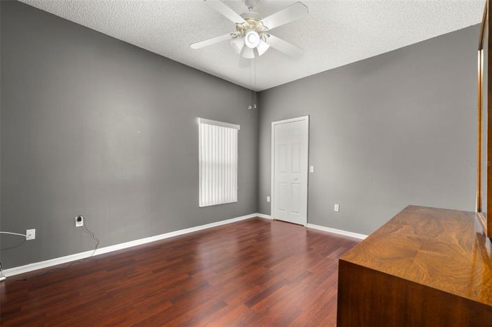 Image No.12-3 Bed Property for sale