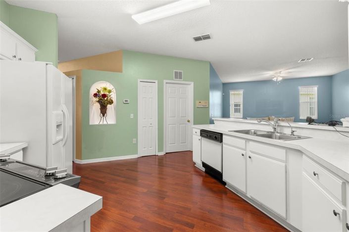 Image No.6-3 Bed Property for sale