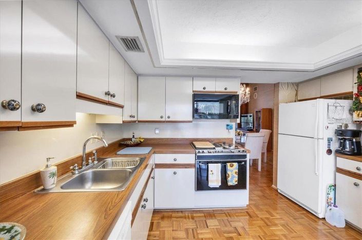 Image No.13-4 Bed Property for sale