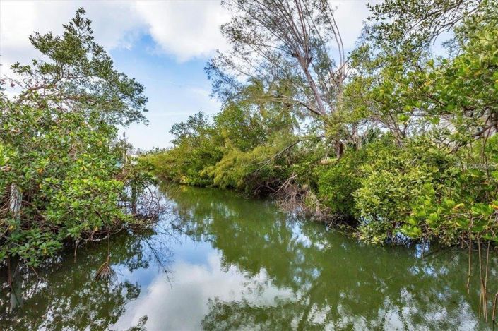 Image No.37-4 Bed Property for sale