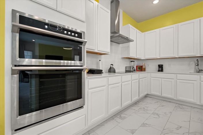 Image No.10-5 Bed Property for sale