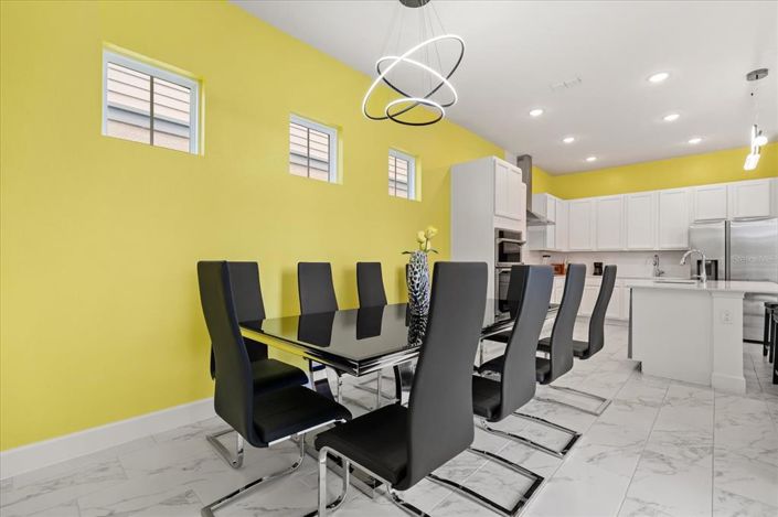 Image No.12-5 Bed Property for sale