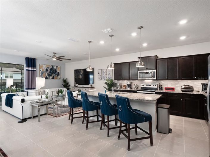 Image No.6-9 Bed Property for sale