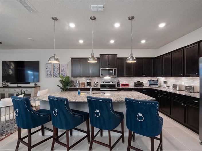 Image No.7-9 Bed Property for sale