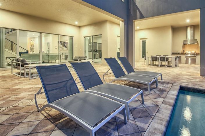 Image No.18-8 Bed Property for sale