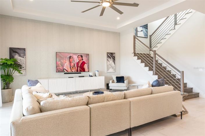 Image No.2-8 Bed Property for sale