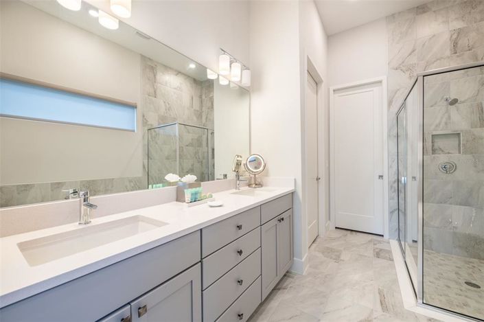 Image No.27-8 Bed Property for sale