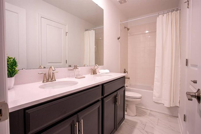 Image No.26-7 Bed Property for sale