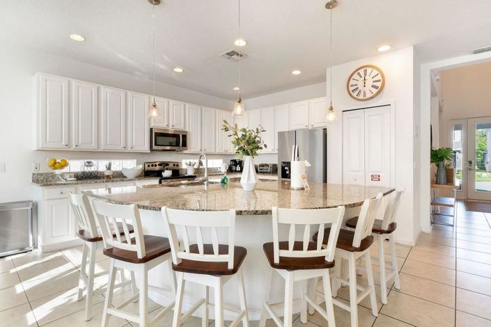 Image No.10-6 Bed Property for sale