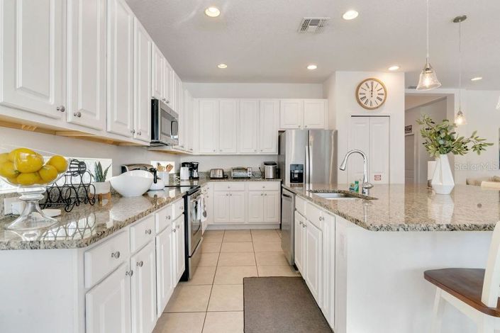 Image No.13-6 Bed Property for sale