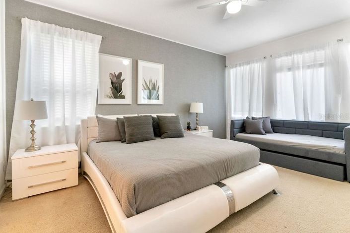 Image No.18-6 Bed Property for sale