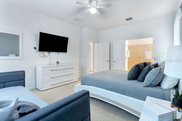 Image No.19-6 Bed Property for sale