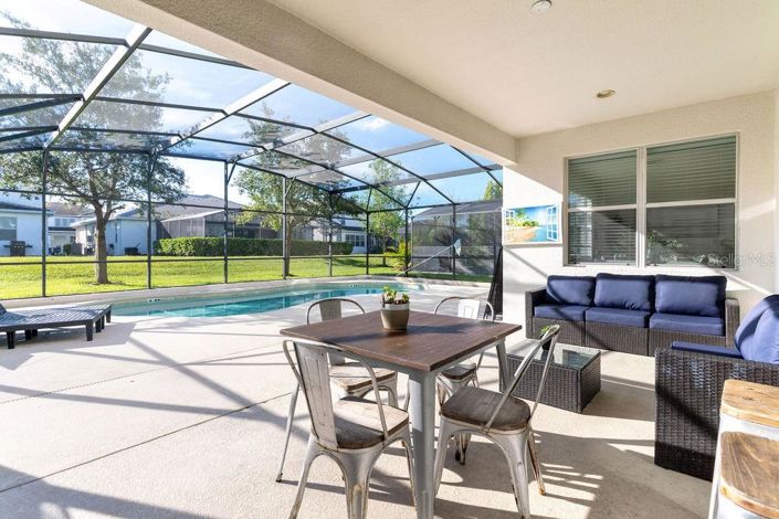 Image No.24-6 Bed Property for sale