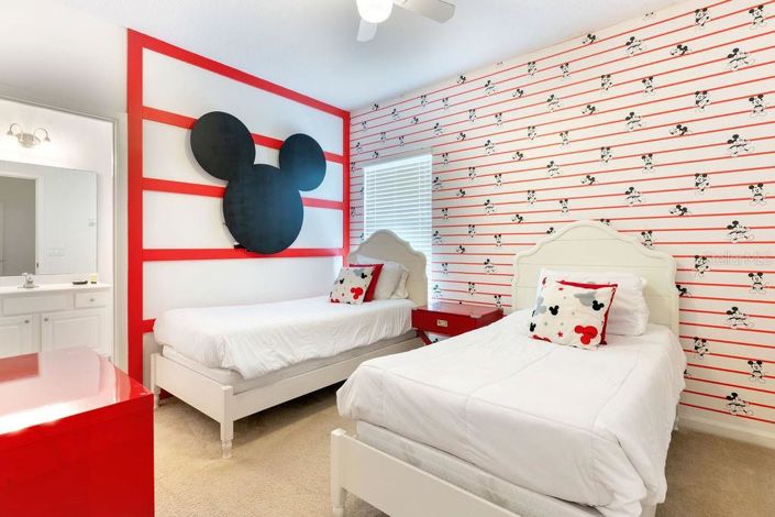 Image No.36-6 Bed Property for sale