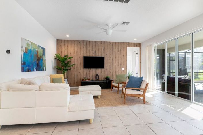 Image No.8-6 Bed Property for sale