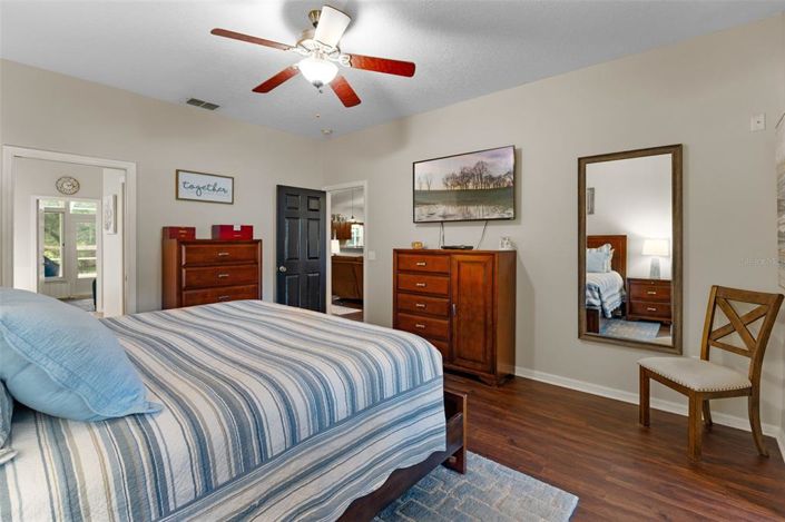 Image No.17-3 Bed Property for sale