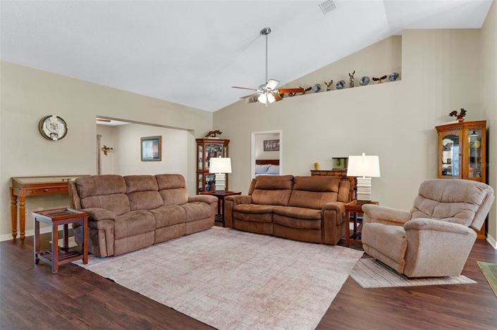 Image No.5-3 Bed Property for sale