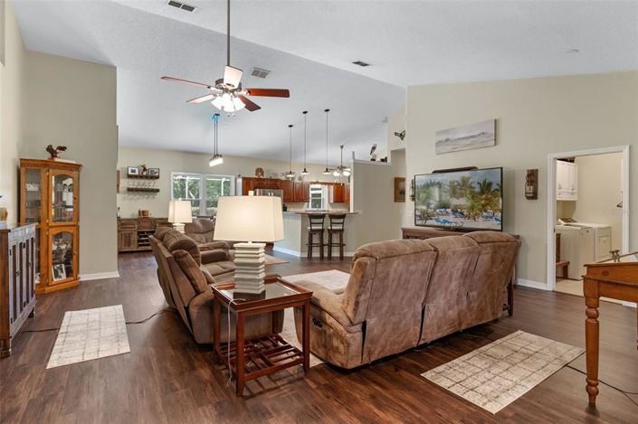 Image No.6-3 Bed Property for sale