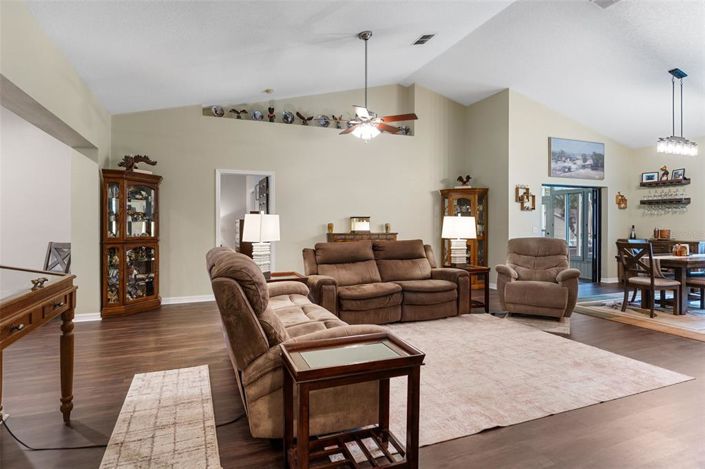 Image No.7-3 Bed Property for sale